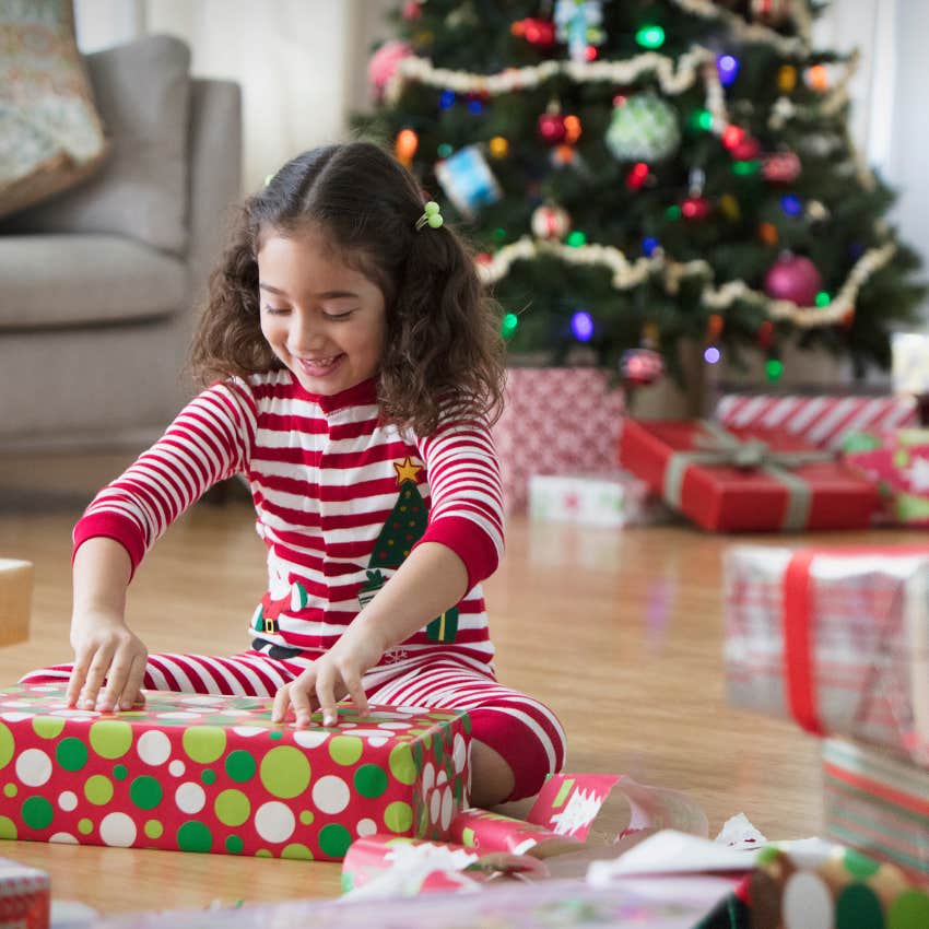 Family Gives Little Girl Coal For Christmas Because She Was Naughty All Year 