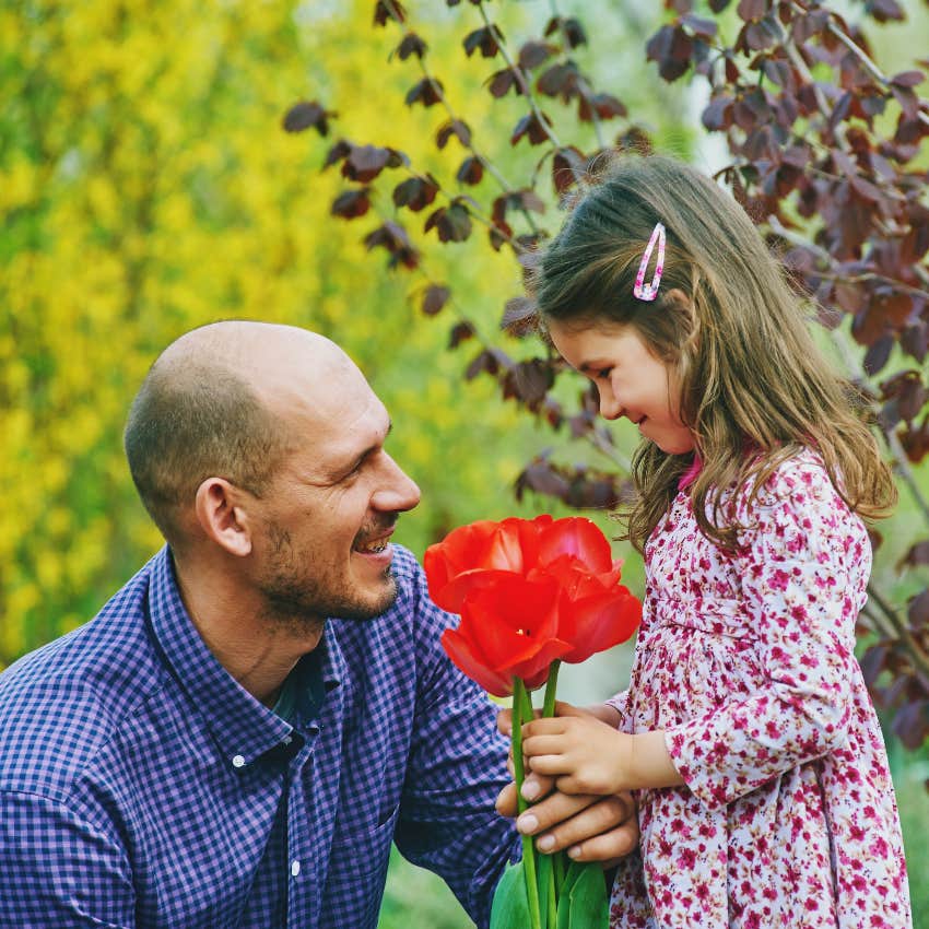 Boyfriend Believes The Valentine's Day Flowers His Girlfriend's Dad Gives Her Every Year Are Creepy