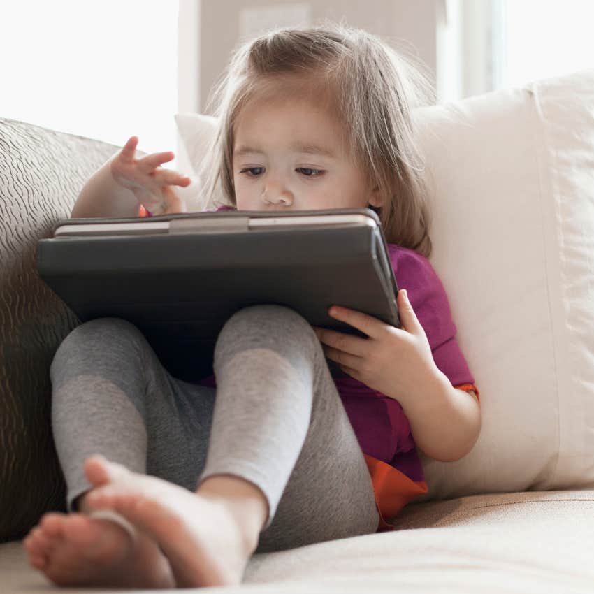 Teacher Tells Parents To Stop Giving Their Kids iPads In Restaurants